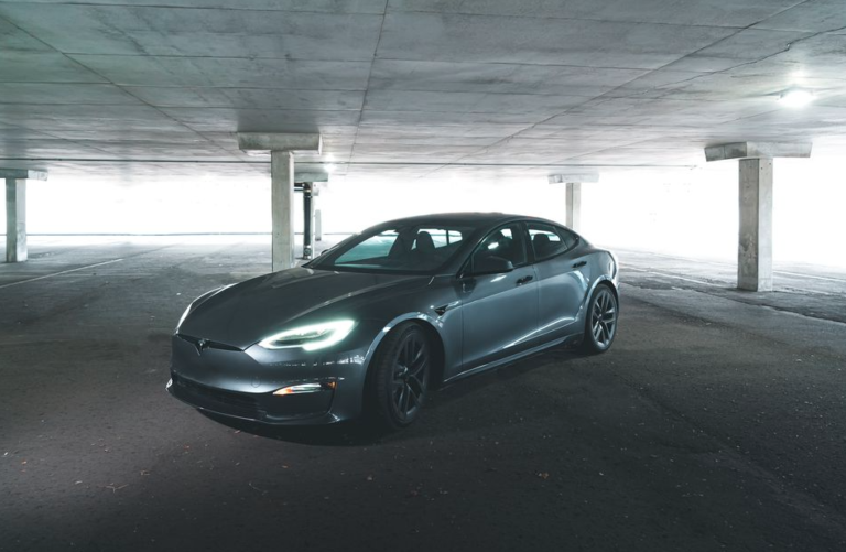 2024 Tesla Model S Momes with Advanced Features Power Speeds